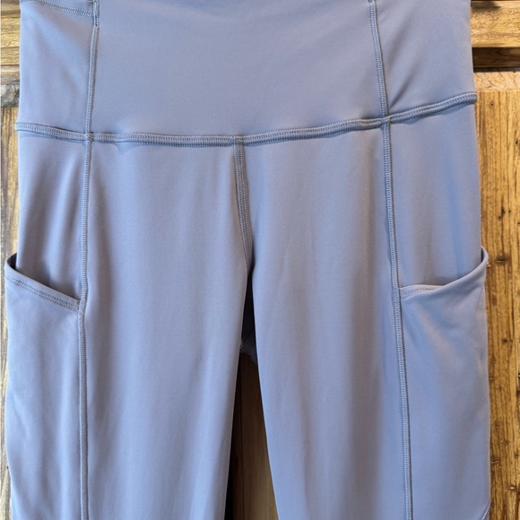 Lululemon like new leggings with pockets size 4 - Picture 7 of 7